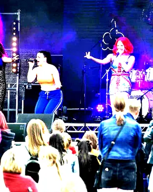 Wannabe - Spice Girls Tribute